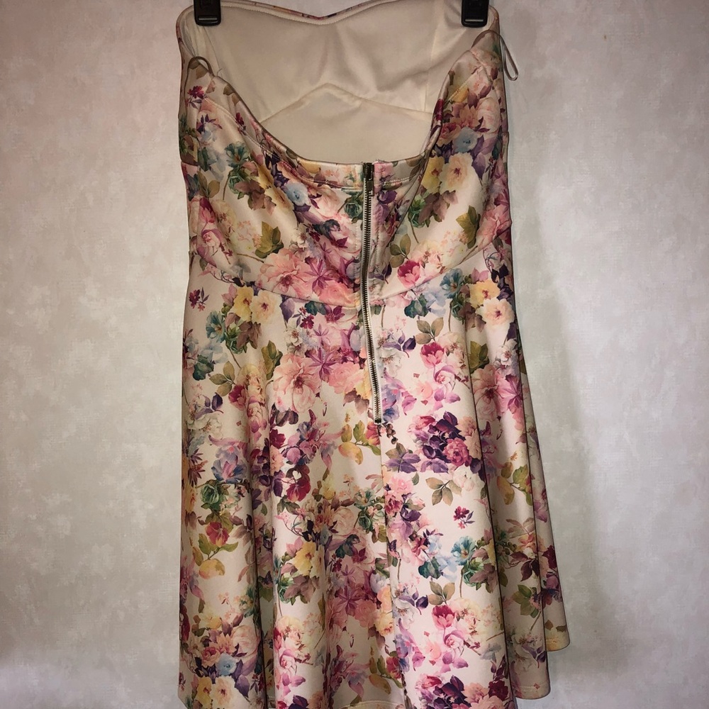 Dress - Picture 2 of 4
